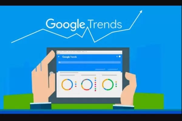 Identifying professionals who can leverage search behavior insights